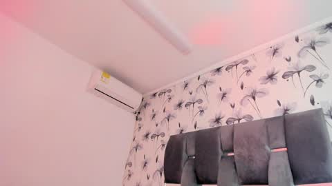 Snapshot of ehotloveaxxx chatting on 12.31.24 Valery online show from 12.31.24