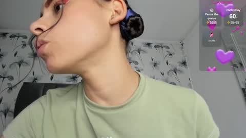 Snapshot of ehotloveaxxx chatting on 02.10.25 Valery online show from 02.10.25