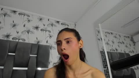 Snapshot of ehotloveaxxx chatting on 02.21.25 Valery online show from 02.21.25