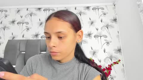 Snapshot of ehotloveaxxx chatting on 10.04.25 Valery online show from 10.04.25