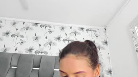 Snapshot of ehotloveaxxx chatting on 10.21.25 Valery online show from 10.21.25