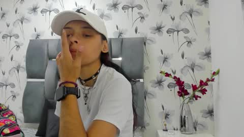 Snapshot of ehotloveaxxx chatting on 11.01.25 Valery online show from 11.01.25