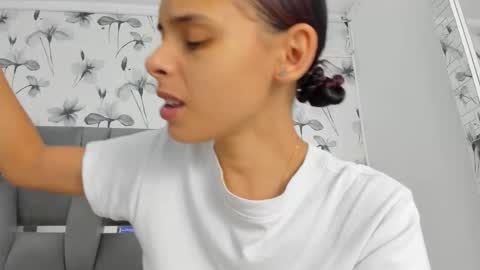 Snapshot of ehotloveaxxx chatting on 11.07.25 Valery online show from 11.07.25