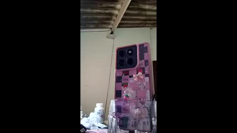 eimy_saenzz online show from 04.17.26