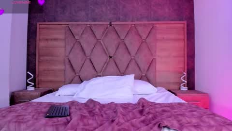 YG COUPLE online show from 12.20.25