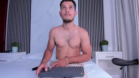 YG COUPLE online show from 01.08.26