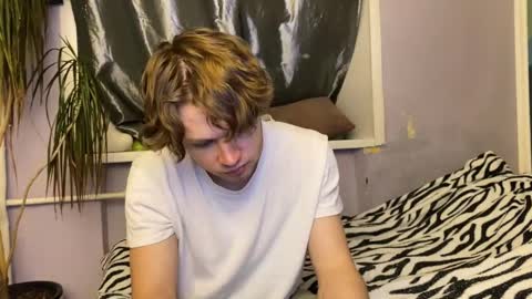 Snapshot of eitanhere chatting on 10.22.25 Eitan online show from 10.22.25