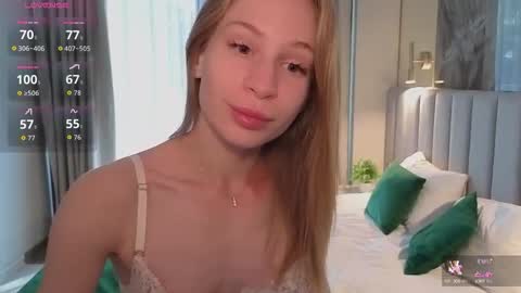 Snapshot of el1s_evans chatting on 10.08.25 please read my bio there is information about private shows and about my personality online show from 10.08.25