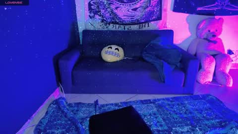 Ela  Help me reach 100 thumbs up online show from 01.16.25