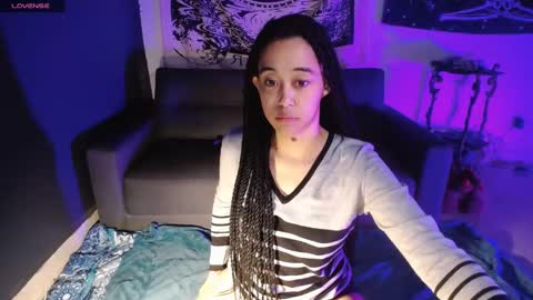 Ela  Help me reach 100 thumbs up online show from 01.26.25