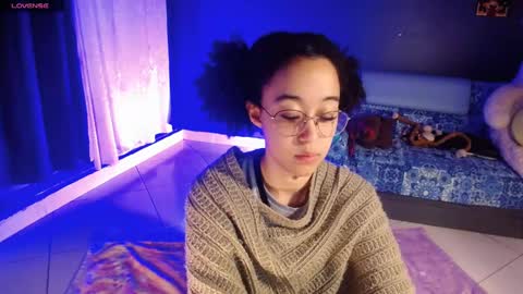 Ela  Help me reach 100 thumbs up online show from 03.02.25