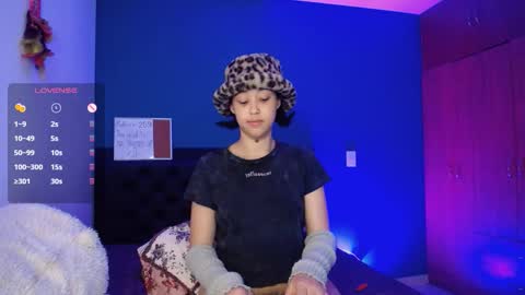 Ela  Help me reach 100 thumbs up online show from 10.07.25