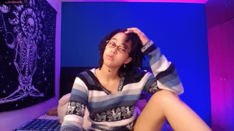 Ela  Help me reach 100 thumbs up online show from 10.18.25