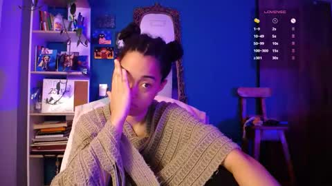 Ela  Help me reach 100 thumbs up online show from 12.05.25