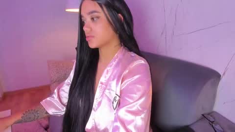 Snapshot of ela_endezz chatting on 03.05.25 online show from 03.05.25