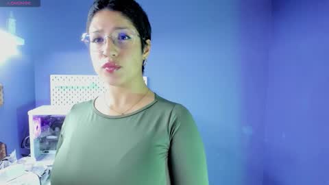 elaine87_ online show from 11.19.25