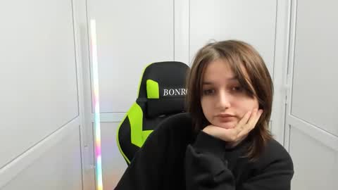 Evie online show from 04.12.26