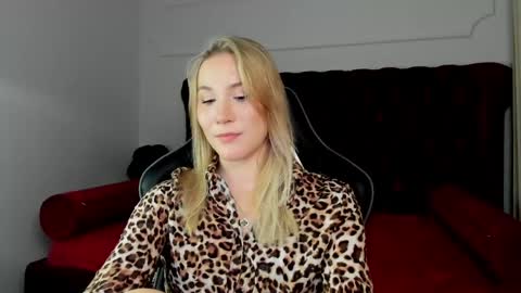 elaravoltage online show from 04.20.26