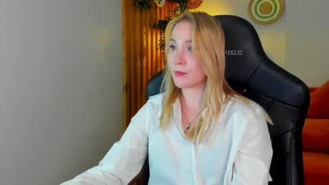 elaravoltage online show from 04.21.26