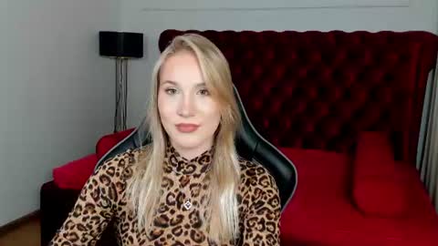elaravoltage online show from 08.03.26