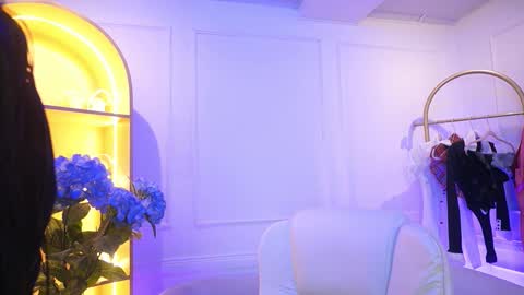 Elasummeer online show from 12.15.25