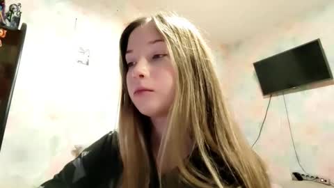 Snapshot of elaynecinco chatting on 02.21.26 MIa online show from 02.21.26