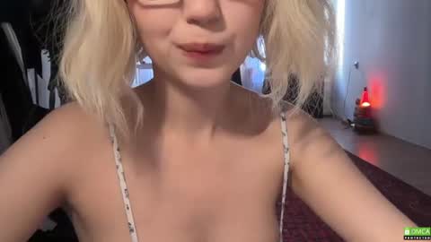 Snapshot of electric_woman chatting on 07.16.26 Aleksa online show from 07.16.26