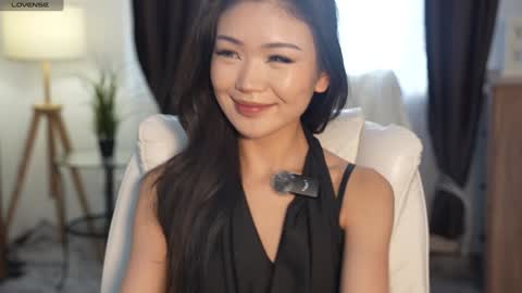 Snapshot of elegant_vibes chatting on 03.21.26 Jess online show from 03.21.26