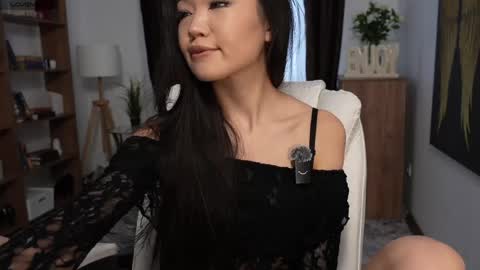 Snapshot of elegant_vibes chatting on 04.23.26 Jess online show from 04.23.26