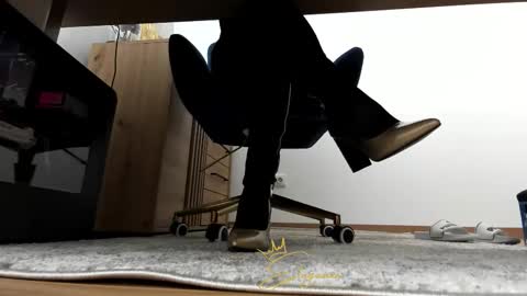 Snapshot of eleganzavogue chatting on 11.20.25 eleganzavogue online show from 11.20.25