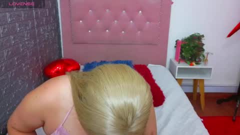 Snapshot of elektra_doll chatting on 05.26.26 elektra_doll online show from 05.26.26