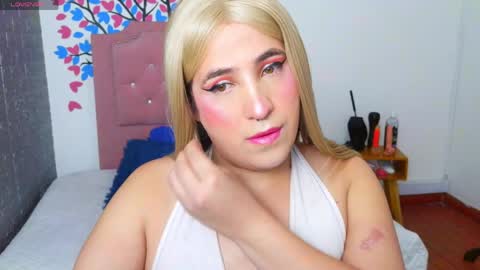 Snapshot of elektra_doll chatting on 06.06.26 elektra_doll online show from 06.06.26
