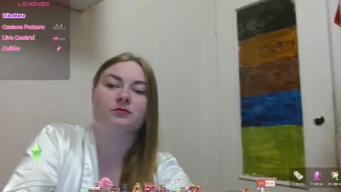 Snapshot of elena_maeer chatting on 05.19.26 Elena online show from 05.19.26