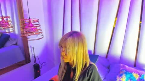 Snapshot of elena_mature chatting on 07.18.26 Elena online show from 07.18.26