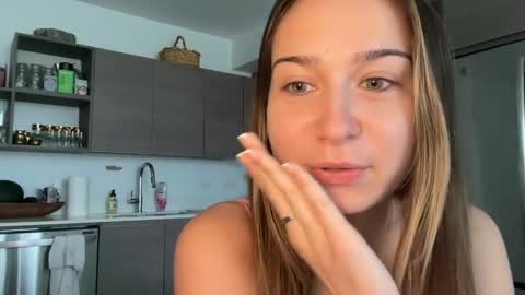 Snapshot of elenahere4u chatting on 06.02.26 Elena online show from 06.02.26