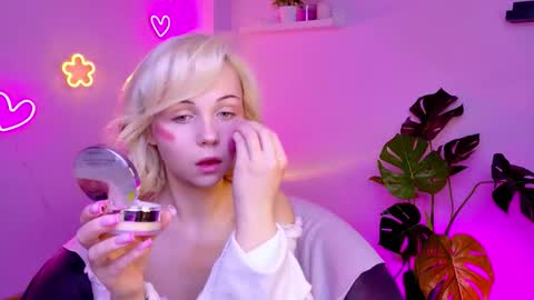 Snapshot of elenamonroe_ chatting on 03.15.26 elenamonroe_ online show from 03.15.26