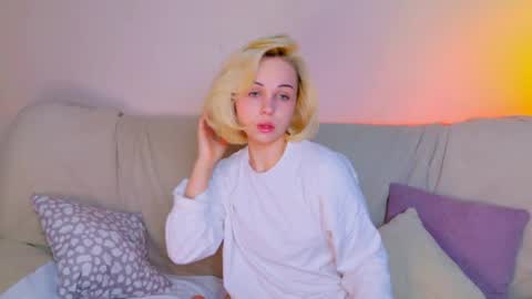 Snapshot of elenamonroe_ chatting on 05.11.26 elenamonroe_ online show from 05.11.26