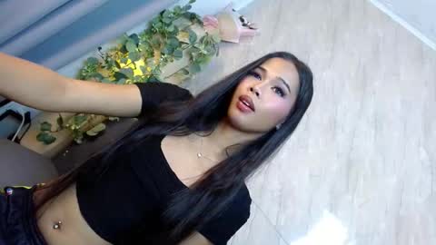 Snapshot of elenapierce69 chatting on 11.06.25 Call me Yours. online show from 11.06.25