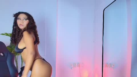 Snapshot of elenavedem chatting on 05.18.26 elenavedem online show from 05.18.26