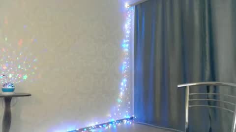 Snapshot of elenaza chatting on 04.22.26 elenaza online show from 04.22.26