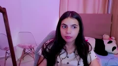 Snapshot of elenna_hotx chatting on 04.21.26 agnes online show from 04.21.26