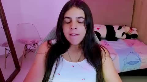Snapshot of elenna_hotx chatting on 04.22.26 agnes online show from 04.22.26