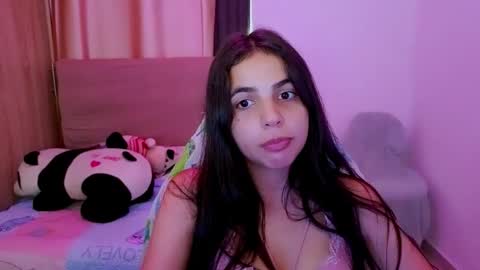Snapshot of elenna_hotx chatting on 05.26.26 agnes online show from 05.26.26