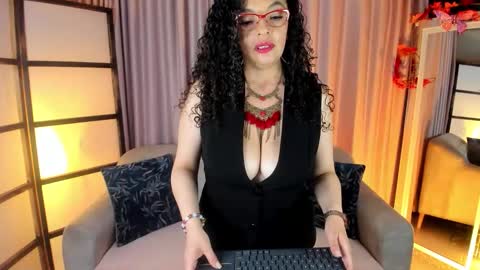 Snapshot of eleonor_x chatting on 11.24.25 Eleonor online show from 11.24.25