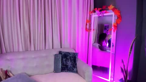 Snapshot of eleonor_x chatting on 11.25.25 Eleonor online show from 11.25.25