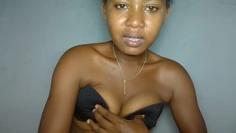 Snapshot of elia011 chatting on 01.11.25 elia011 online show from 01.11.25