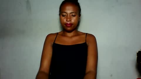 Snapshot of elia011 chatting on 01.21.25 elia011 online show from 01.21.25