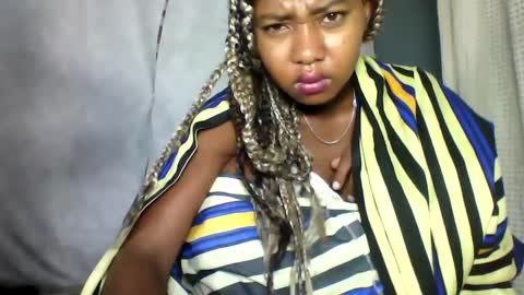 Snapshot of elia011 chatting on 01.23.25 elia011 online show from 01.23.25