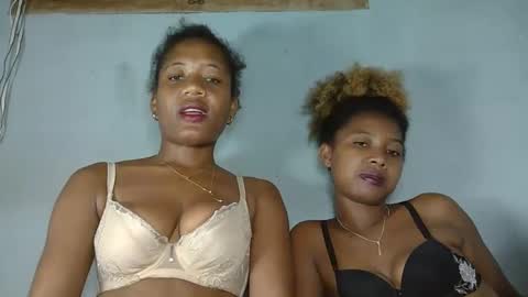 Snapshot of elia011 chatting on 02.02.25 elia011 online show from 02.02.25