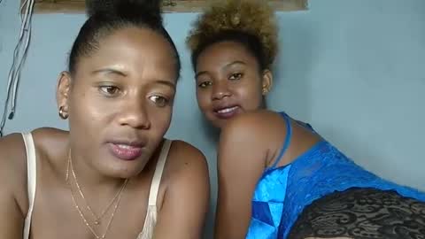 Snapshot of elia011 chatting on 02.04.25 elia011 online show from 02.04.25